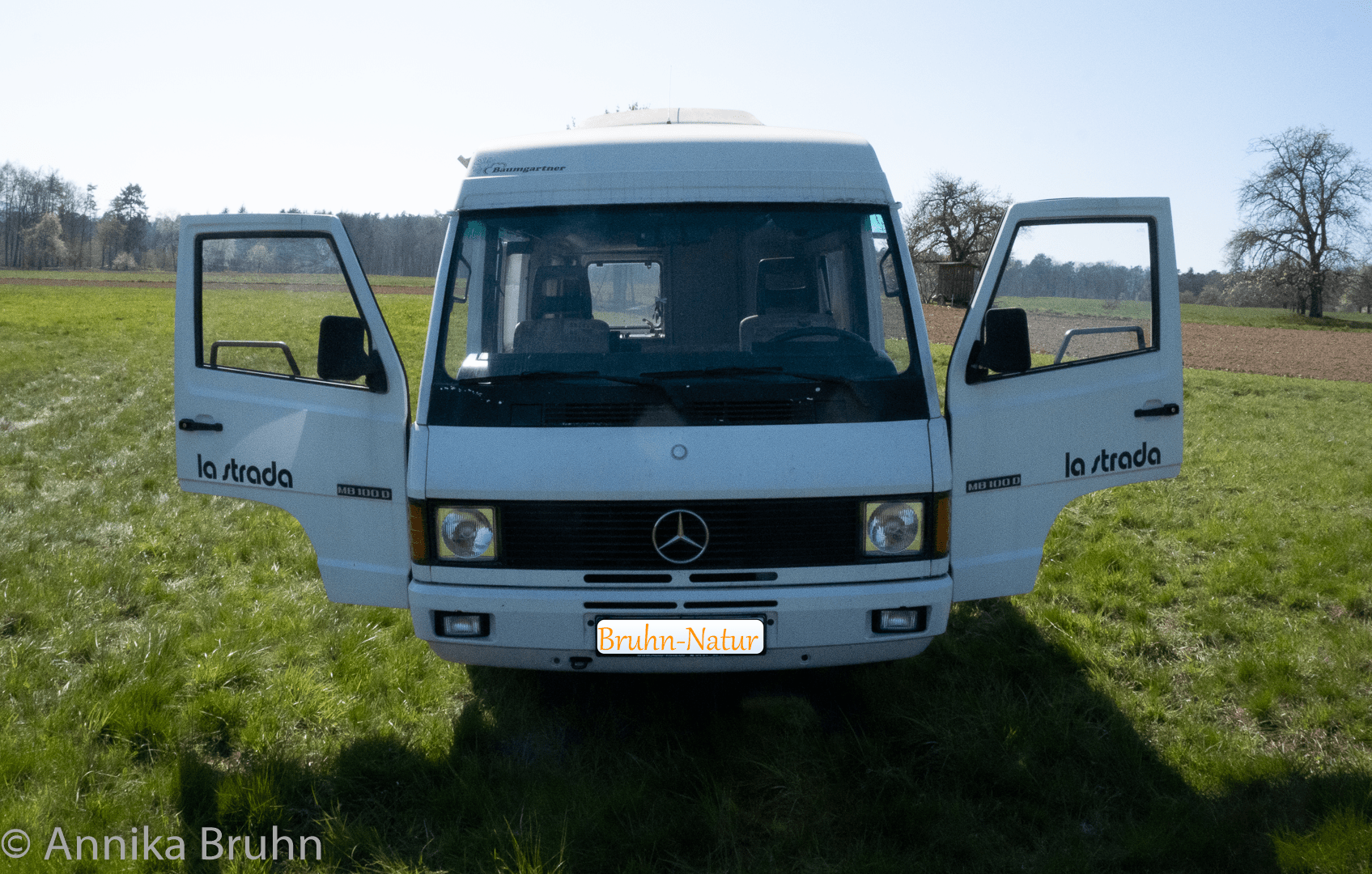 Gulliver von vorne mit Tür auf